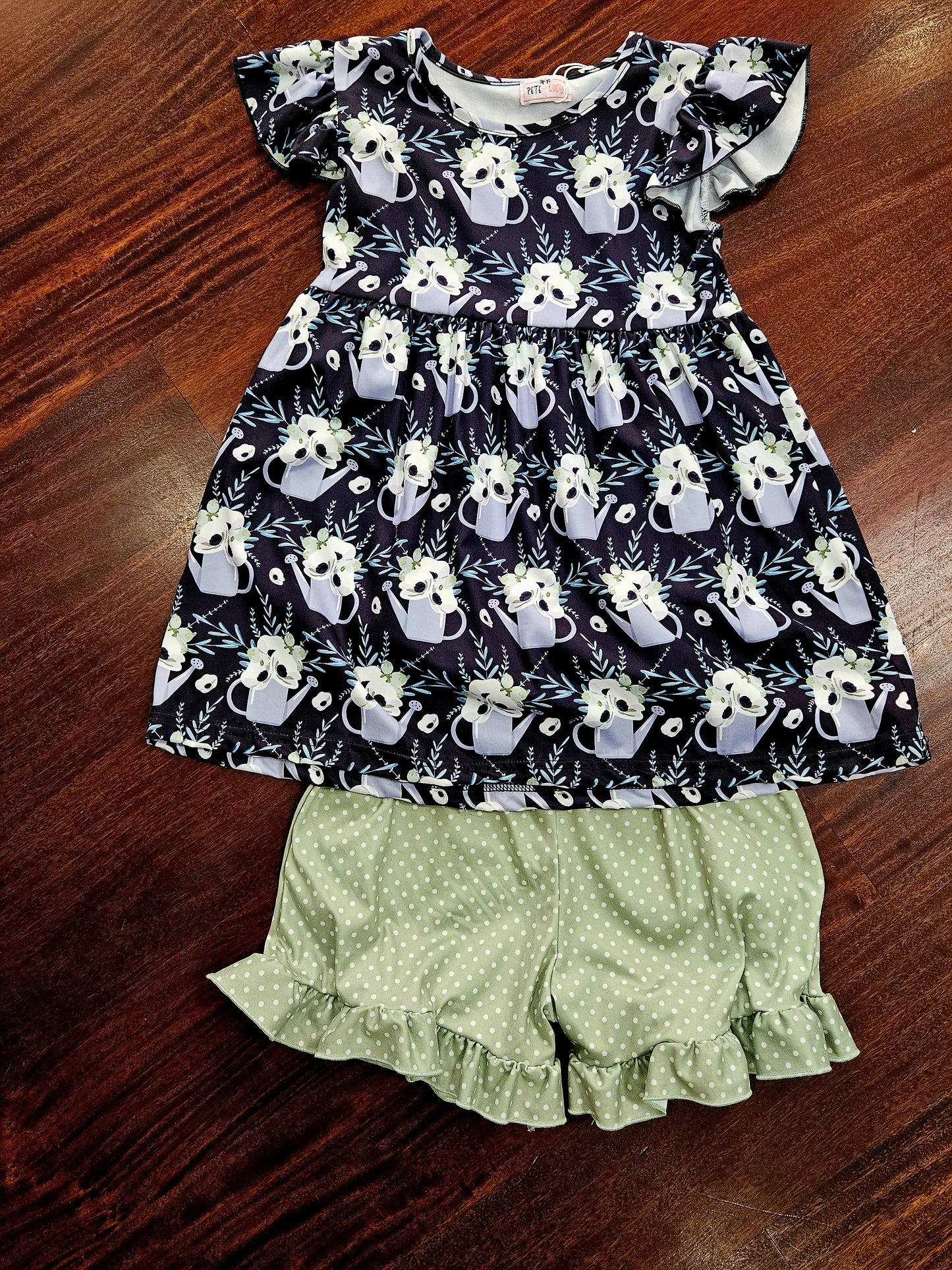 Pete & Lucy watering pot outfit size 7/8