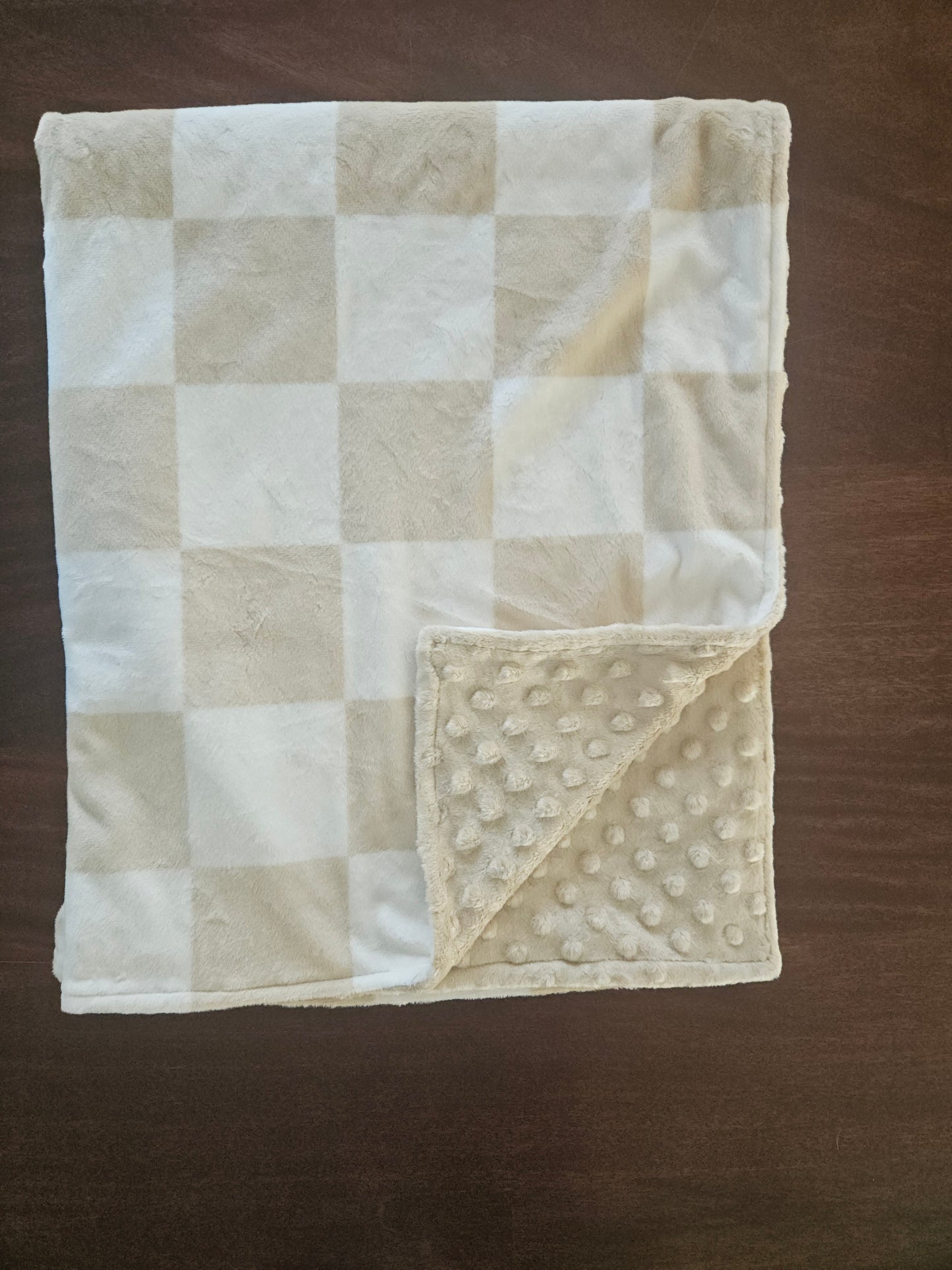 Tan checkered blanket