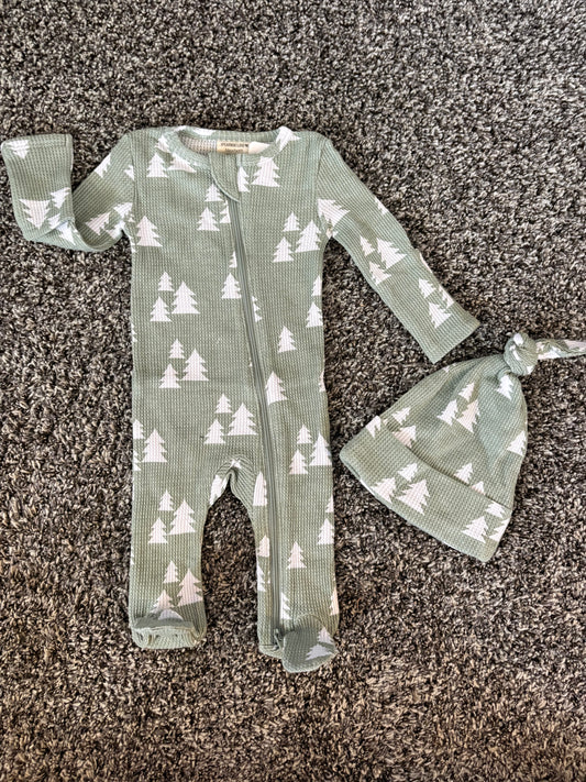 Green footed zip sleeper with beanie hat