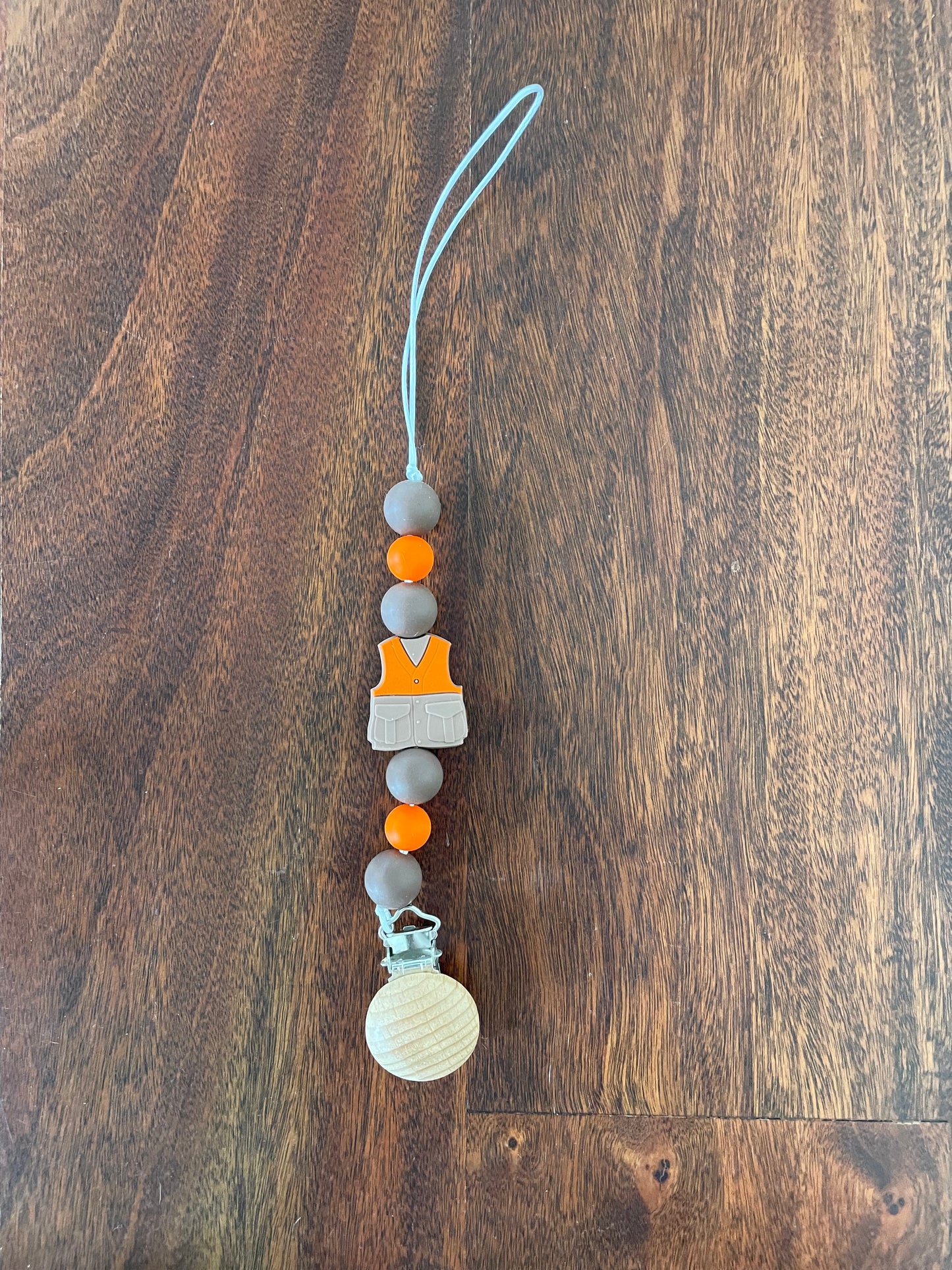 Hunting binky clip