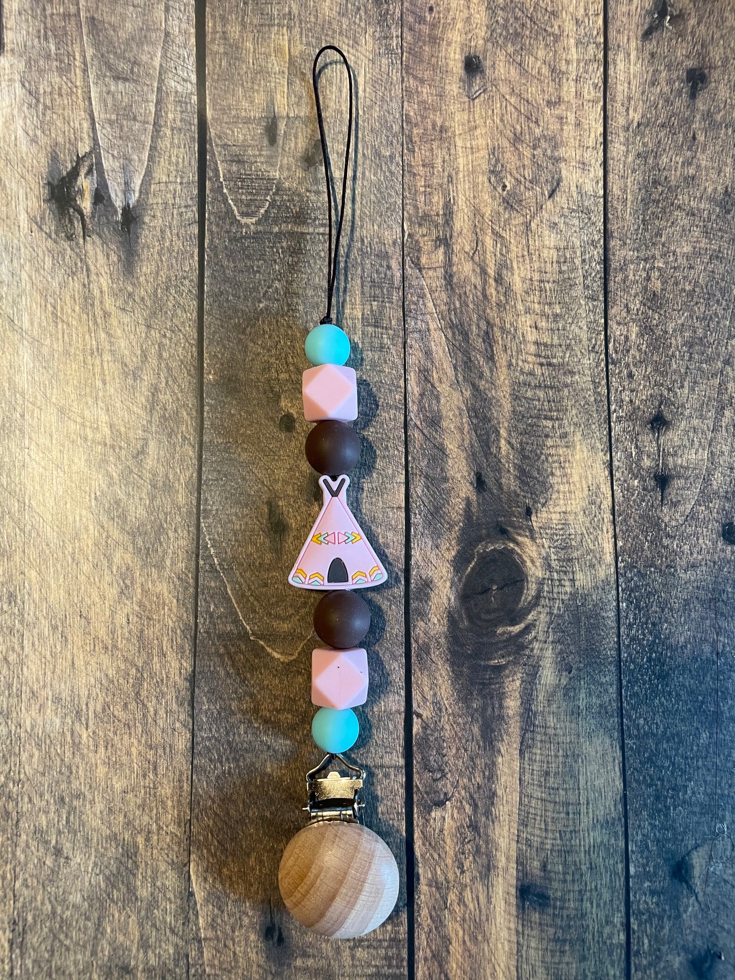 Teepee binky clip